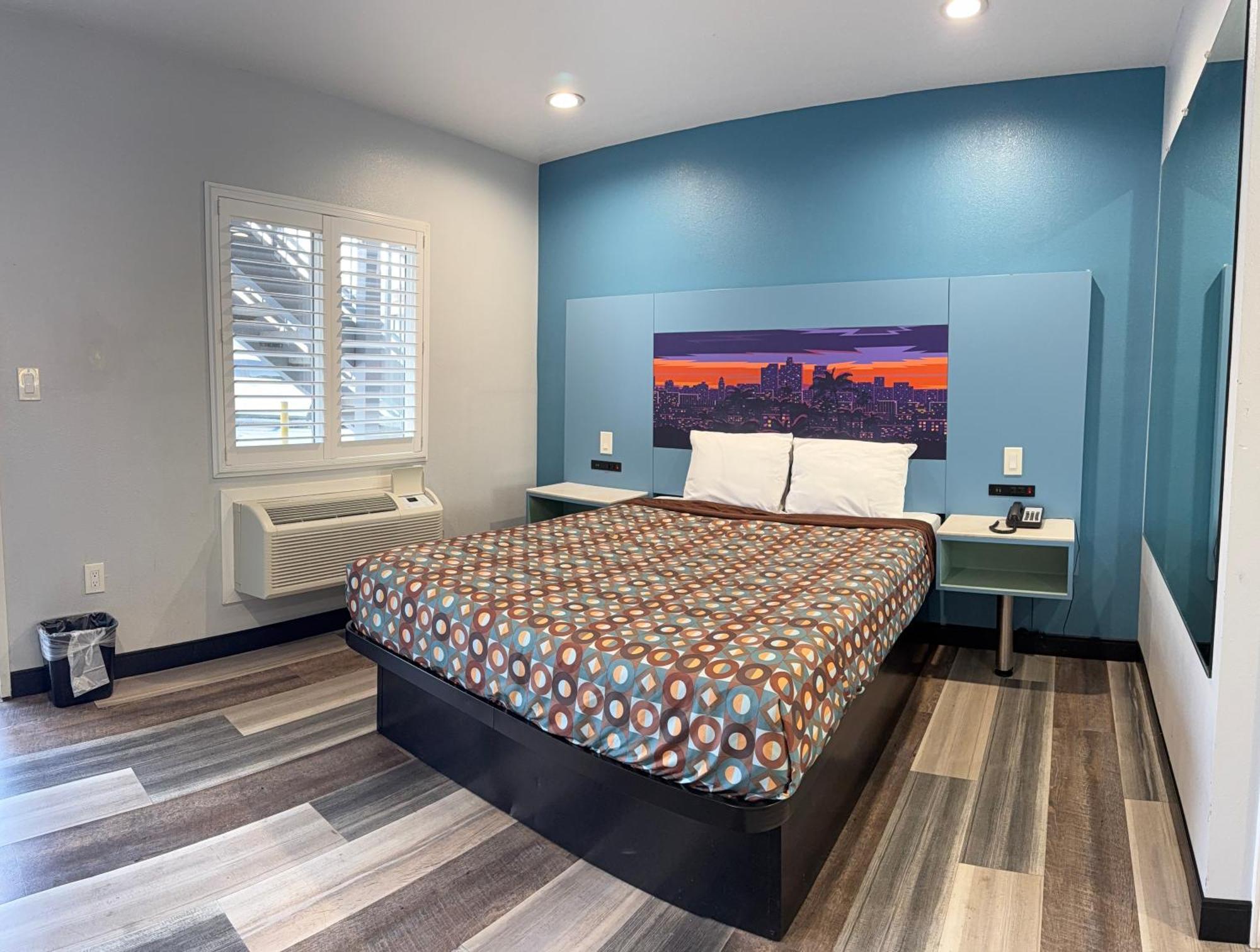 La Casa Motel, Los Angeles - Burbank Airport — Photos 1